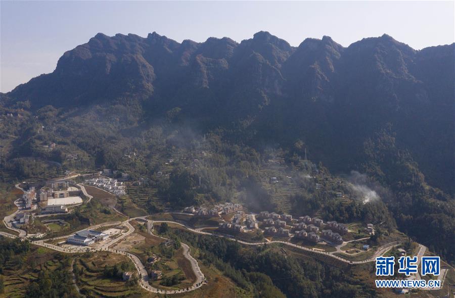 (兩會前夕看落實·圖文互動)(2)“飛針走線”“繡”出小康畫卷——四川落實習(xí)近平總書記全國兩會重要講話精神紀實