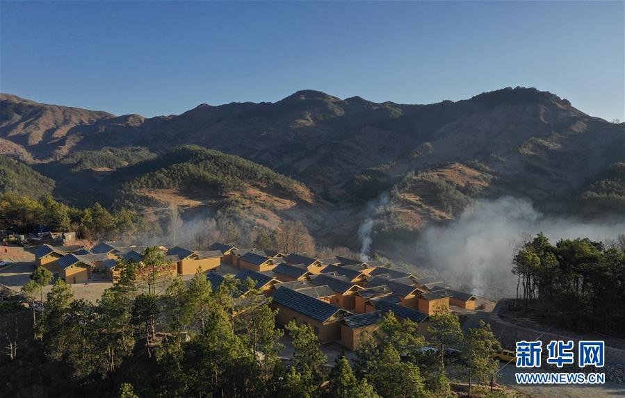 (兩會前夕看落實·圖文互動)(3)“飛針走線”“繡”出小康畫卷——四川落實習(xí)近平總書記全國兩會重要講話精神紀實