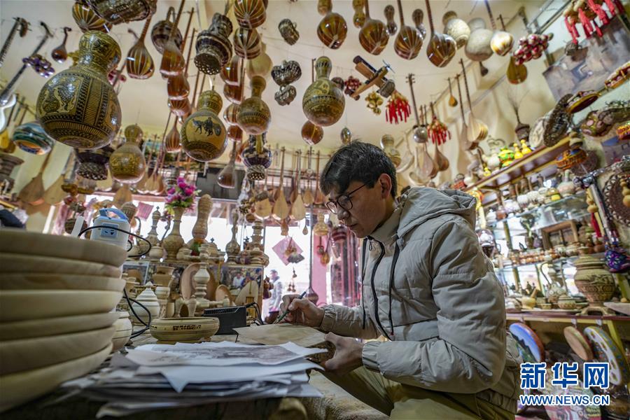 （兩會前夕看落實&middot;圖文互動）（2）牢記囑托增進(jìn)民族團(tuán)結(jié) 凝心聚力建設(shè)美麗新疆&mdash;&mdash;新疆落實習(xí)近平總書記全國兩會重要講話精神紀(jì)實