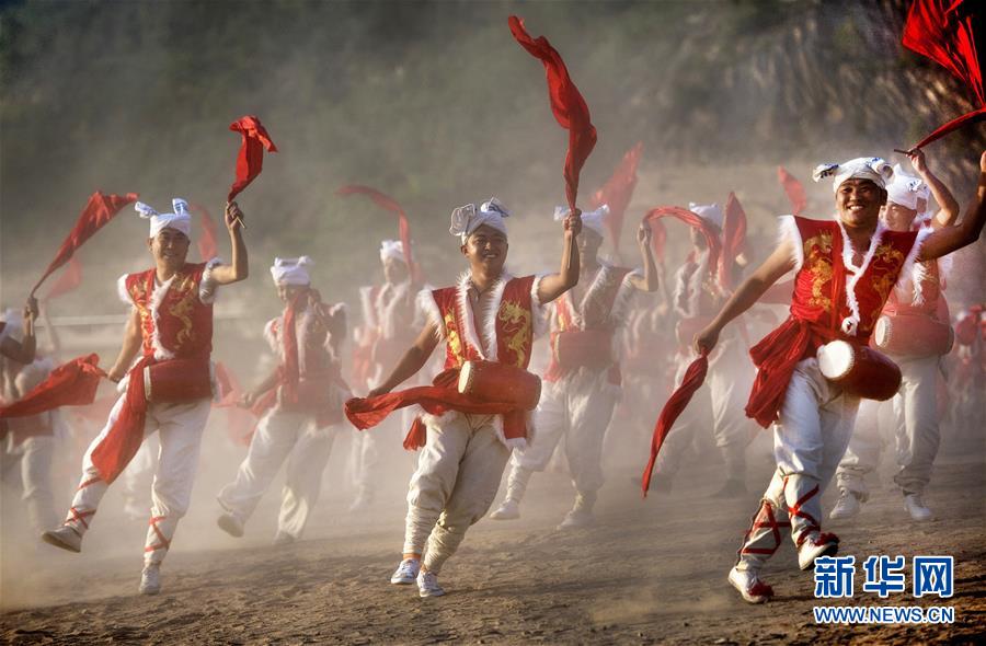 （新華全媒頭條&middot;迎接兩會特別報(bào)道&middot;圖文互動(dòng)）（7）奮進(jìn)，向著第一個(gè)百年奮斗目標(biāo)&mdash;&mdash;寫在2019年全國兩會召開之際