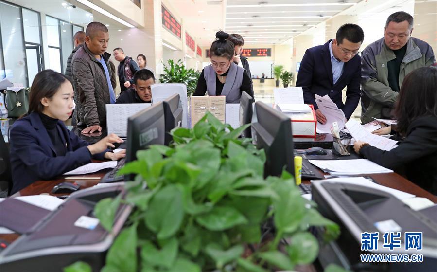 （新華全媒頭條&middot;兩會(huì)特別報(bào)道&middot;圖文互動(dòng)）（4）抓住新機(jī)遇 贏(yíng)得新優(yōu)勢(shì)&mdash;&mdash;從全國(guó)兩會(huì)看奮進(jìn)中國(guó)的發(fā)展動(dòng)力