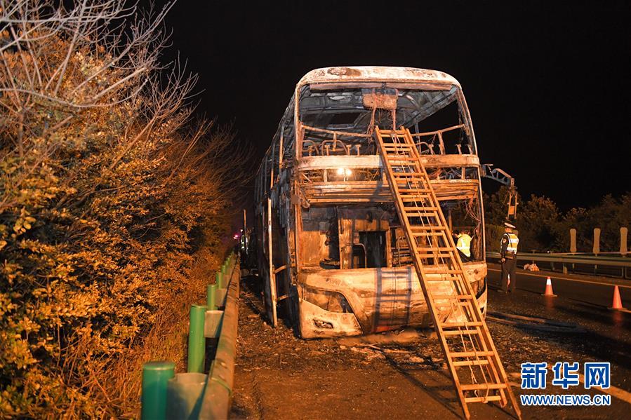 (新華網(wǎng))(1)湖南常長(zhǎng)高速客車起火事故致26人死亡