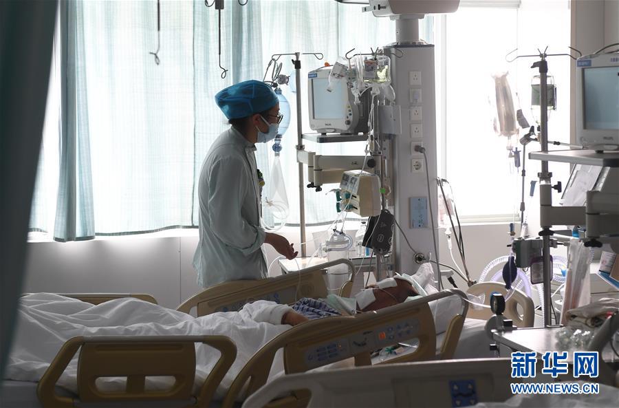 (新華全媒頭條·響水化工廠爆炸事故·圖文互動(dòng))(5)為了617個(gè)生命的賽跑——江蘇響水爆炸事故傷員救治一線實(shí)錄