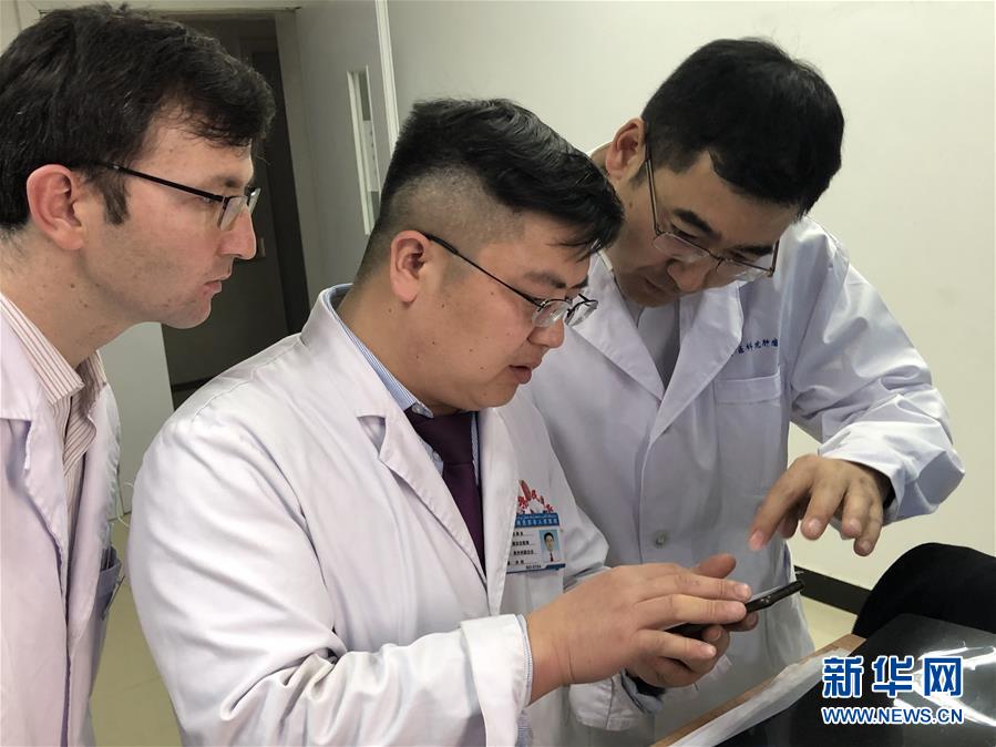 (圖文互動)(4)沙漠邊緣迎來了“國家醫(yī)療隊”