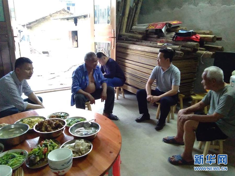 (新華全媒頭條·圖文互動(dòng))(8)以生命赴使命 用熱血鑄忠魂——記犧牲在脫貧攻堅(jiān)戰(zhàn)場(chǎng)上的英雄們