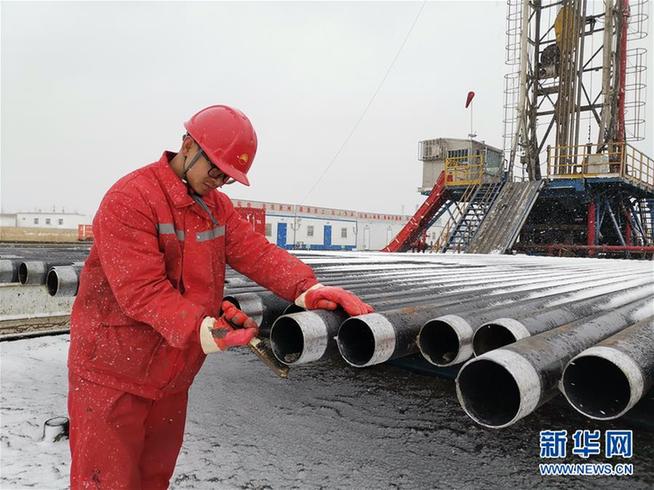 （走基層 聽(tīng)民聲&middot;圖文互動(dòng)）（2）&ldquo;條件進(jìn)步了，好作風(fēng)沒(méi)變&rdquo;&mdash;&mdash;記者夜守大慶油田1205鉆井隊(duì)