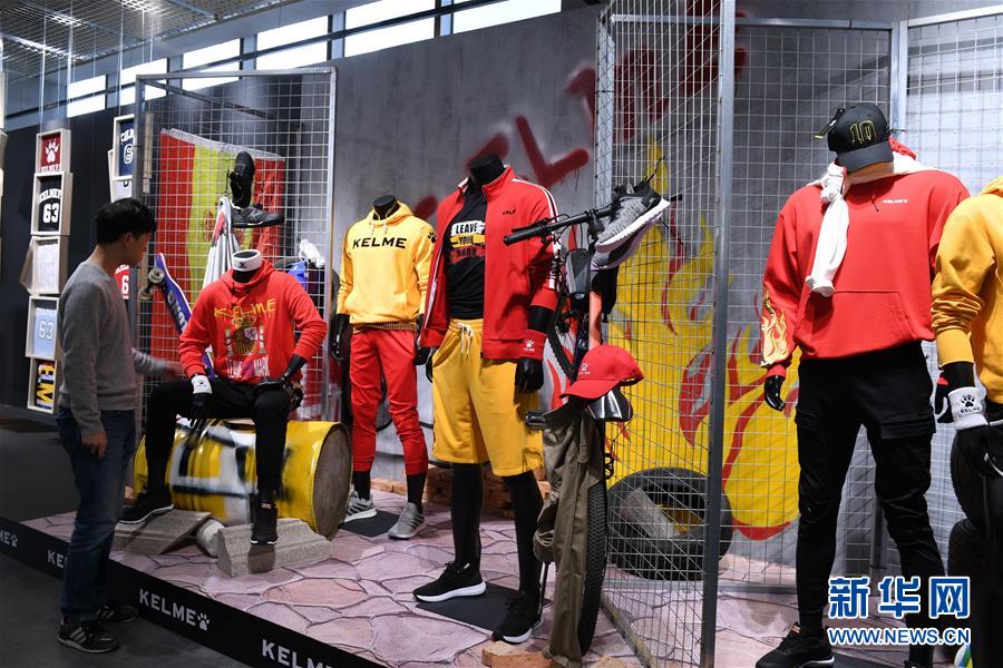 (在習(xí)近平新時(shí)代中國(guó)特色社會(huì)主義思想指引下——新時(shí)代新作為新篇章·圖文互動(dòng))(5)國(guó)際范兒·科技范兒·綠色范兒——傳統(tǒng)制造業(yè)嶄露“新面孔”