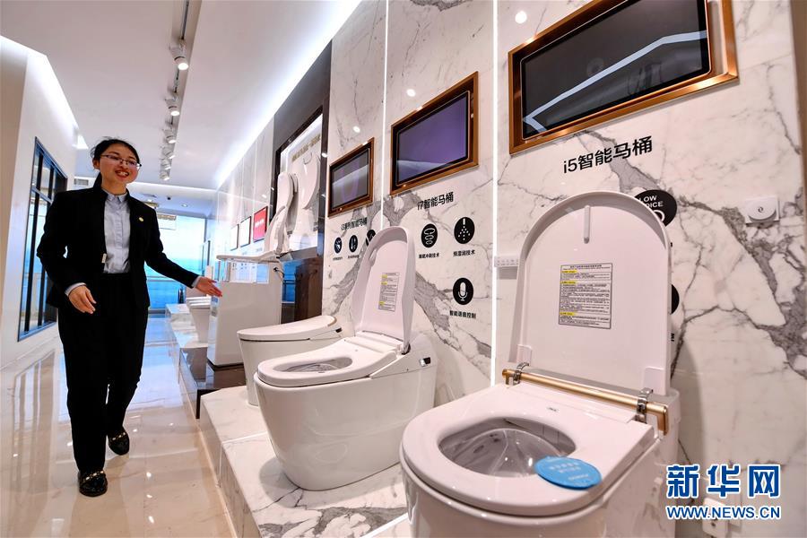 (在習(xí)近平新時(shí)代中國(guó)特色社會(huì)主義思想指引下——新時(shí)代新作為新篇章·圖文互動(dòng))(1)國(guó)際范兒·科技范兒·綠色范兒——傳統(tǒng)制造業(yè)嶄露“新面孔”