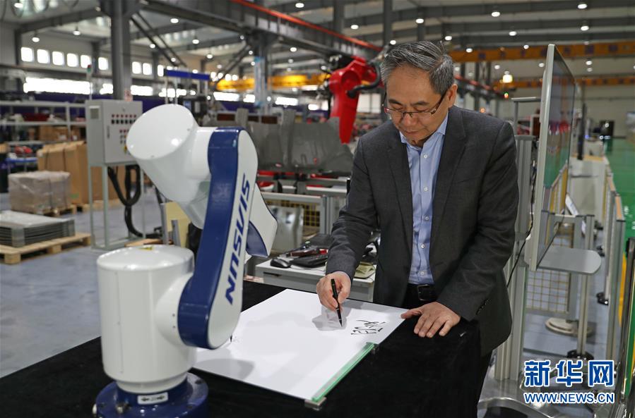 （愛國(guó)情 奮斗者&middot;圖文互動(dòng)）（1）青春，就是用來(lái)奮斗的&mdash;&mdash;記沈陽(yáng)新松機(jī)器人自動(dòng)化股份有限公司創(chuàng)始人兼總裁曲道奎