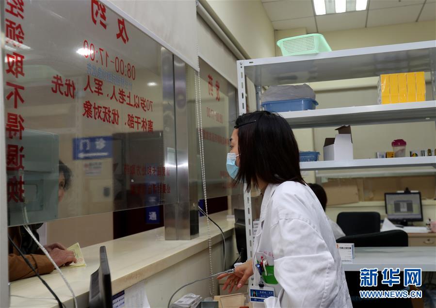 （新華全媒頭條&middot;圖文互動(dòng)）（4）一粒藥片牽動(dòng)萬人心，藥品集中采購給你我省了多少？