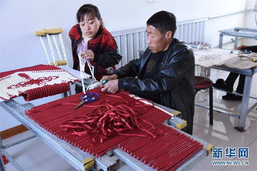 （在習(xí)近平新時(shí)代中國(guó)特色社會(huì)主義思想指引下&mdash;&mdash;新時(shí)代新作為新篇章&middot;圖文互動(dòng)）（1）腳下有路 心中有志 生命有光&mdash;&mdash;殘疾夫妻&ldquo;跑贏&rdquo;脫貧沖刺