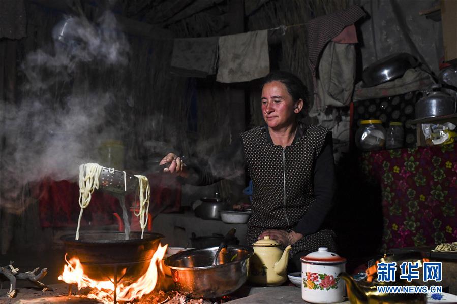 （新華全媒頭條&middot;圖文互動(dòng)）（5）一步千年，&ldquo;最后的沙漠部落&rdquo;遷入新家園