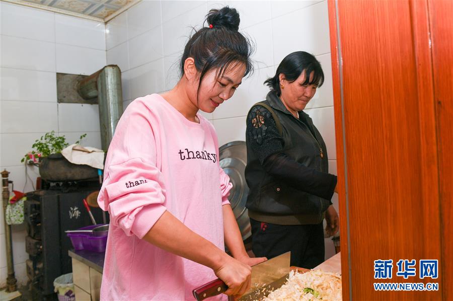 （壯麗70年&middot;奮斗新時(shí)代&middot;圖文互動(dòng)）（2）情同一家，守望相助，共奔小康&mdash;&mdash;內(nèi)蒙古興安盟巴彥敖包嘎查民族團(tuán)結(jié)見(jiàn)聞