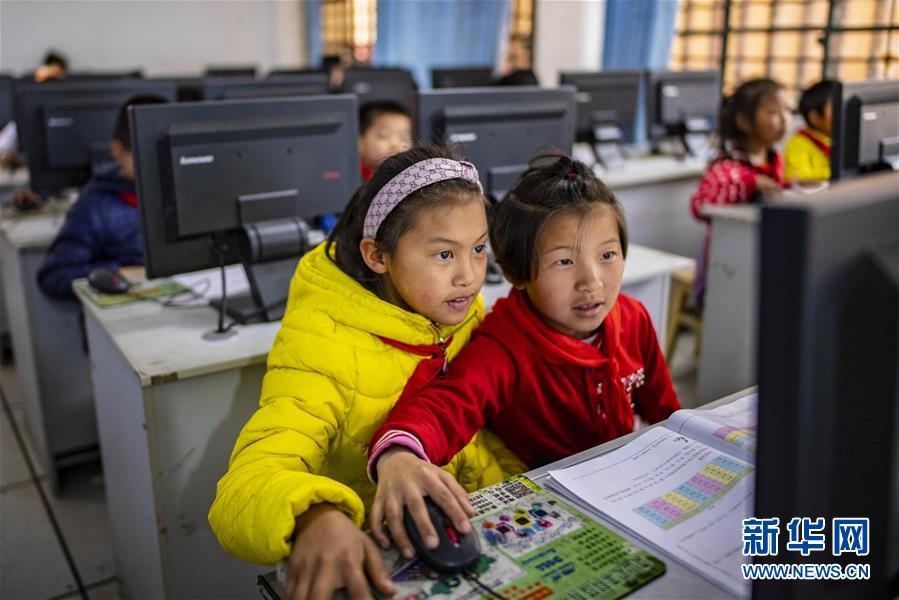 （壯麗70年&middot;奮斗新時代&middot;圖文互動）（10）獨龍江畔，這個民族&ldquo;一躍千年&rdquo;