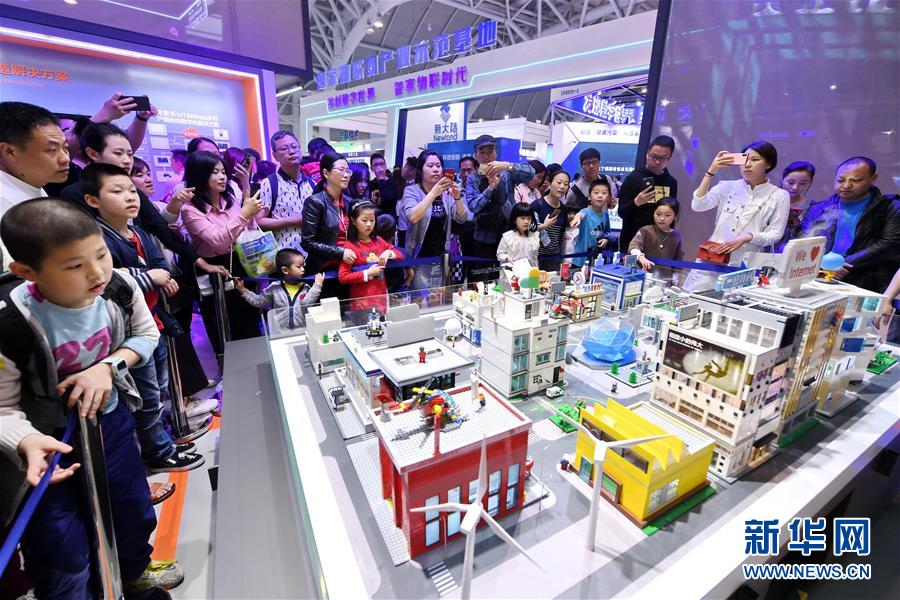 （新華全媒頭條&middot;圖文互動(dòng)）（3）從&ldquo;數(shù)字中國&rdquo;看中國發(fā)展新信號(hào)、新亮點(diǎn)、新趨勢(shì)