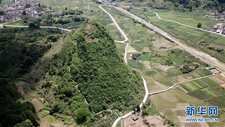 （壯麗70年&middot;奮斗新時(shí)代&mdash;&mdash;記者再走長征路&middot;圖文互動）（1）永恒祭奠：他們，倒在了第二道封鎖線上