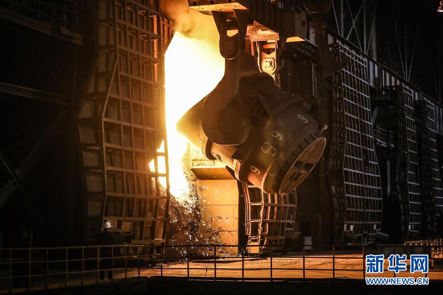 (新華全媒頭條·圖文互動(dòng))(9)一曲壯麗的鋼鐵史詩(shī)——鞍鋼與共和國(guó)風(fēng)雨同行70載實(shí)錄