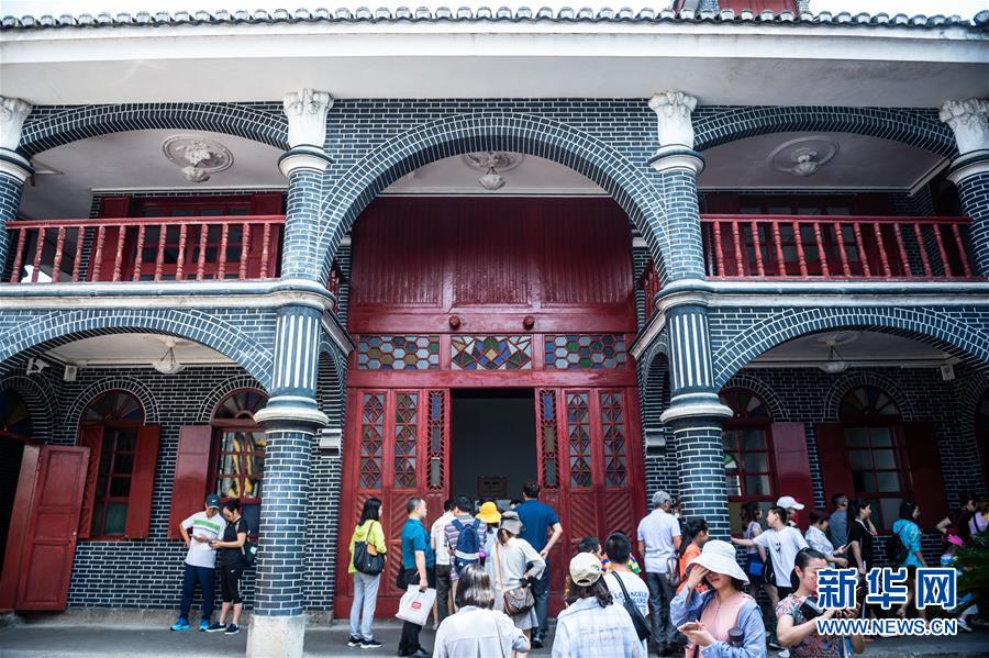 （壯麗70年&middot;奮斗新時(shí)代&mdash;&mdash;記者再走長(zhǎng)征路&middot;圖文互動(dòng)）（1）歷史在這里轉(zhuǎn)折：探訪遵義會(huì)議會(huì)址