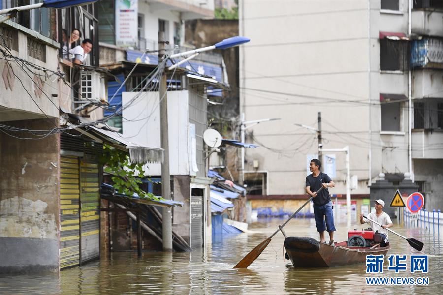 （抗洪搶險(xiǎn)&middot;圖文互動(dòng)）（1）洪水來(lái)時(shí)，那暖心的民間救援