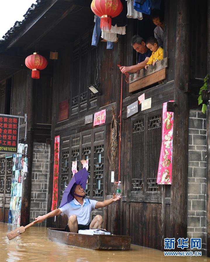 （抗洪搶險&middot;圖文互動）（5）洪水來時，那暖心的民間救援