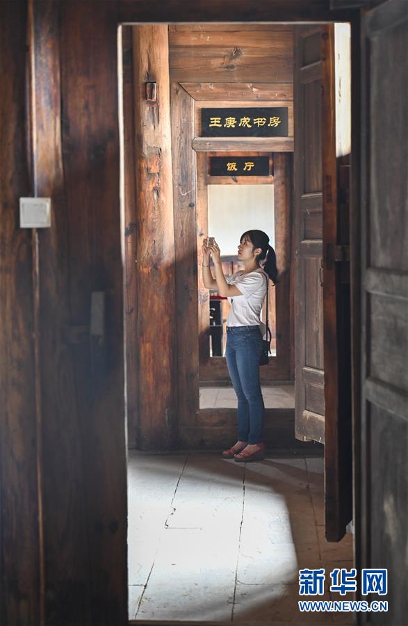 （壯麗70年&middot;奮斗新時(shí)代&mdash;&mdash;記者再走長(zhǎng)征路&middot;圖文互動(dòng)）（3）一塊懷表的革命傳承：給王良將軍的一封信