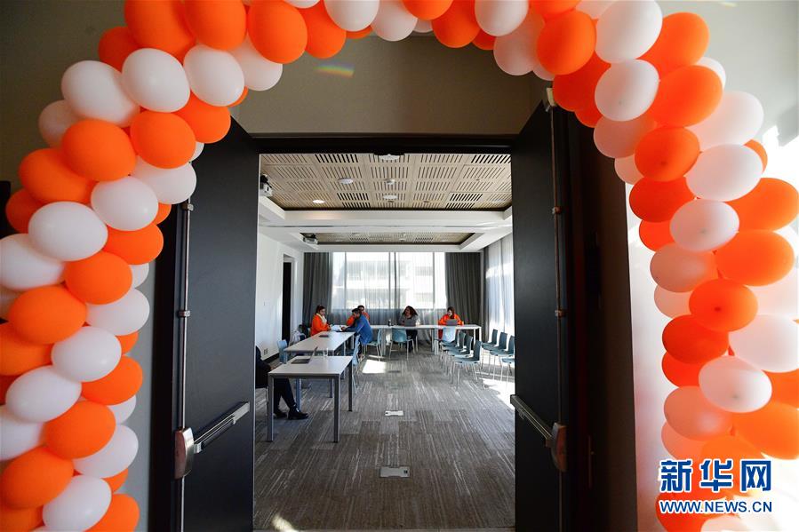 (新華全媒頭條·圖文互動(dòng))(4)舵穩(wěn)當(dāng)奮楫 風(fēng)勁好揚(yáng)帆——寫(xiě)在習(xí)近平主席提出中拉命運(yùn)共同體理念五周年之際