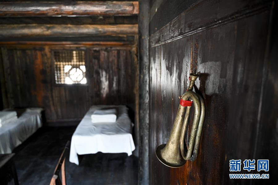 （壯麗70年&middot;奮斗新時(shí)代&mdash;&mdash;記者再走長(zhǎng)征路&middot;圖文互動(dòng)）（4）手捧棉被憶紅軍：走了那么多年，我們都念他們的好