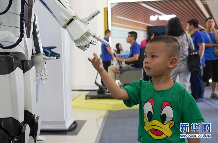 （新華全媒頭條&middot;壯麗70年&middot;奮斗新時(shí)代&mdash;&mdash;共和國發(fā)展成就巡禮&middot;圖文互動）（9）不渝的初心 壯麗的答卷&mdash;&mdash;革命老區(qū)江西70年發(fā)展巡禮