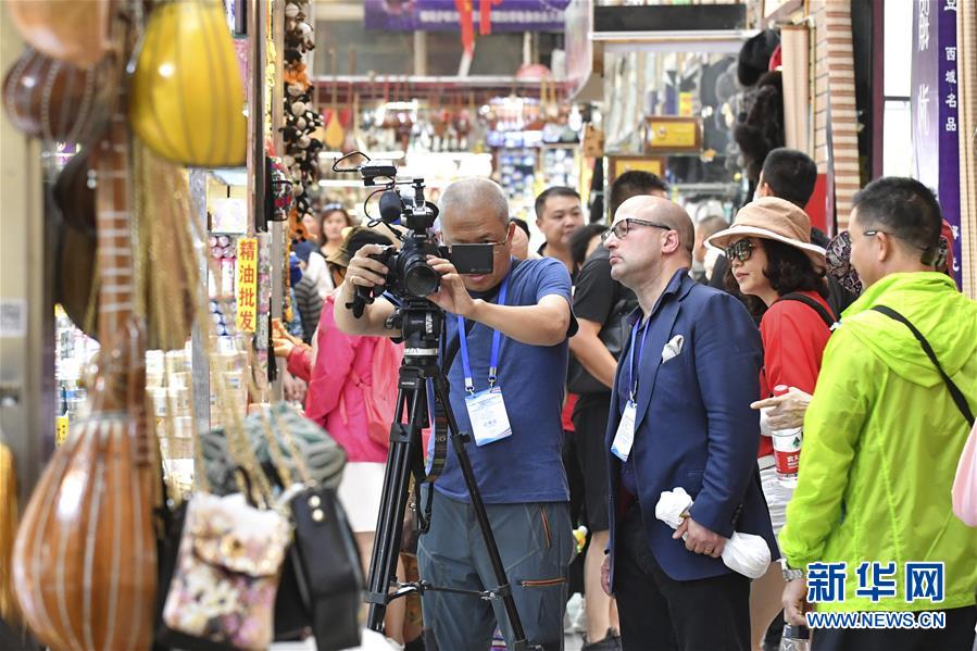 (圖文互動)(4)24國媒體記者探訪新疆 感受社會穩(wěn)定民生改善 認(rèn)可去極端化成就