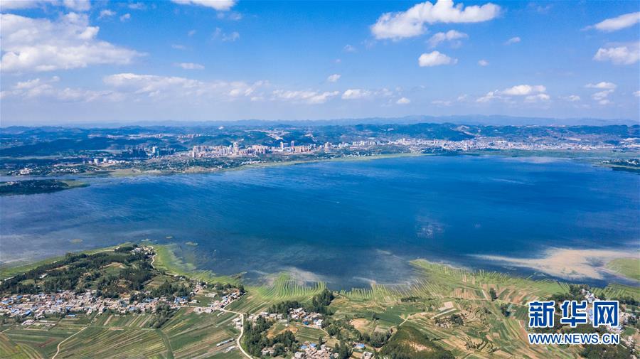 (壯麗70年·奮斗新時(shí)代——共和國發(fā)展成就巡禮·圖文互動(dòng))(7)多彩貴州闖新路