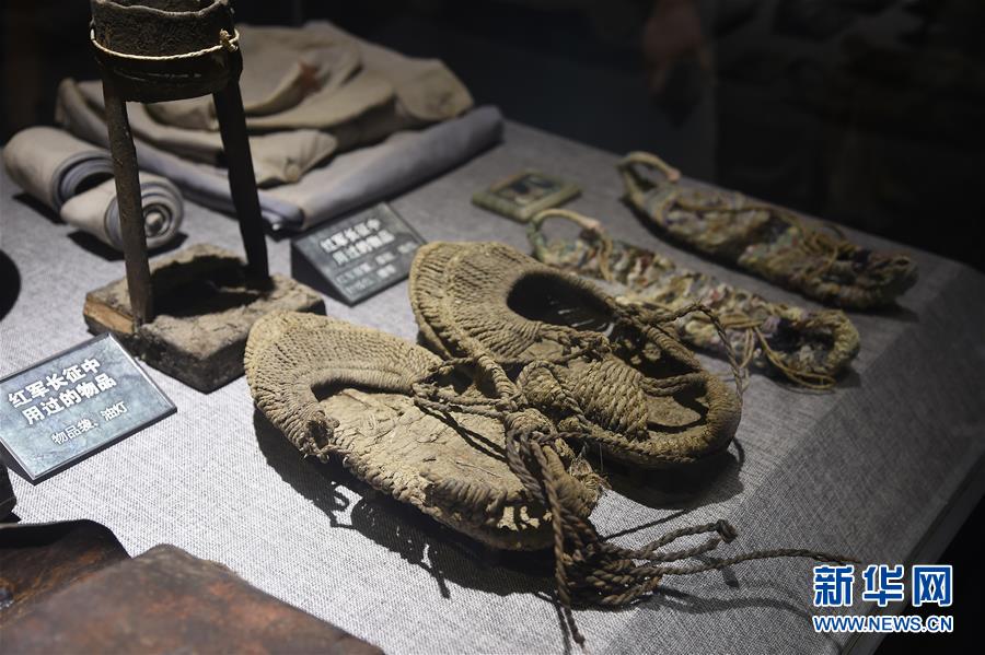 (壯麗70年·奮斗新時(shí)代——記者再走長(zhǎng)征路·圖文互動(dòng))(3)夾金山上“馬燈紅”