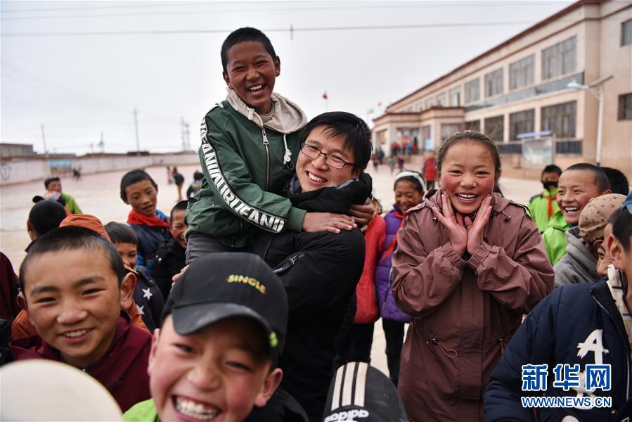 （不忘初心、牢記使命&middot;圖文互動）（1）青春之花綻放五千米云端&mdash;&mdash;記扎根海拔最高縣小學(xué)教師夫妻杜安東、曹曉花