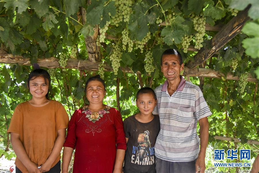 (壯麗70年·奮斗新時(shí)代——共和國(guó)發(fā)展成就巡禮·圖文互動(dòng))(6)鑄劍為犁造綠洲 安邊固疆筑“長(zhǎng)城”——新疆生產(chǎn)建設(shè)兵團(tuán)維穩(wěn)戍邊改革發(fā)展紀(jì)實(shí)