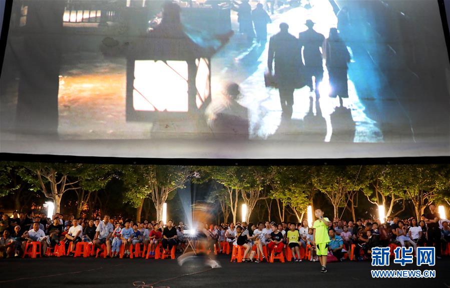 (壯麗70年·奮斗新時(shí)代——共和國發(fā)展成就巡禮·圖文互動(dòng))(4)人民至上的生動(dòng)實(shí)踐——共和國民生發(fā)展成就巡禮