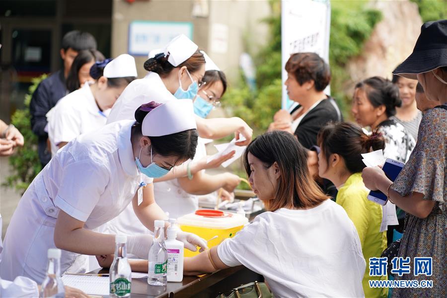 (壯麗70年·奮斗新時(shí)代——共和國發(fā)展成就巡禮·圖文互動(dòng))(10)人民至上的生動(dòng)實(shí)踐——共和國民生發(fā)展成就巡禮