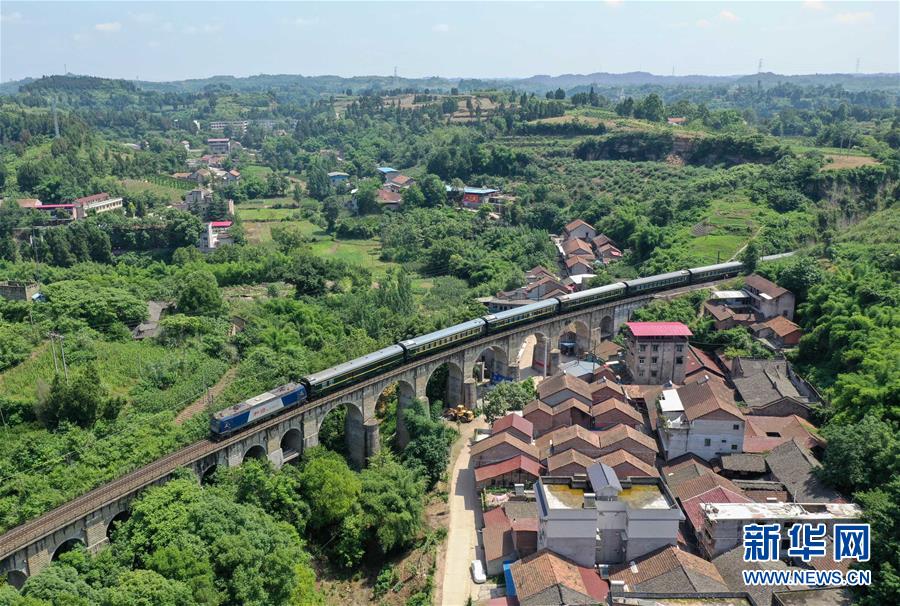 （壯麗70年&middot;奮斗新時(shí)代&mdash;&mdash;共和國發(fā)展成就巡禮）（3）人暢其行、貨暢其流&mdash;&mdash;共和國交通運(yùn)輸業(yè)發(fā)展成就巡禮