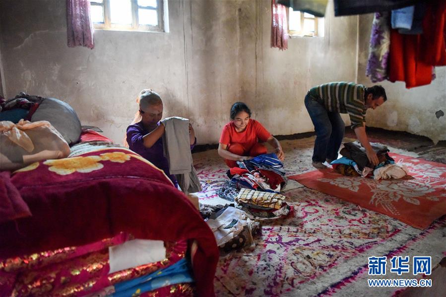 （決戰(zhàn)決勝脫貧攻堅(jiān)&middot;圖文互動(dòng)）（6）拋在舊鄉(xiāng)的&ldquo;火墻&rdquo;&mdash;&mdash;新疆易地扶貧搬遷安置點(diǎn)見(jiàn)聞