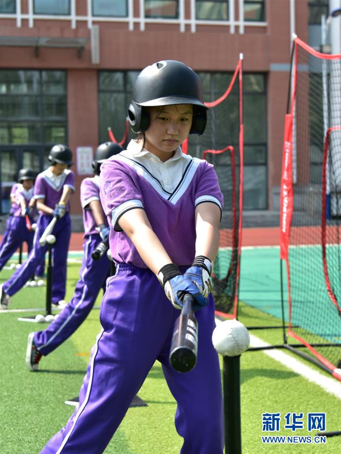 （體育&middot;圖文互動(dòng)）（3）（在習(xí)近平新時(shí)代中國特色社會(huì)主義思想指引下&mdash;&mdash;新時(shí)代新作為新篇章&middot;總書記關(guān)心的百姓身邊事）奔跑吧，少年！&mdash;&mdash;體育讓孩子們插上強(qiáng)壯的翅膀（配本社同題文字稿）