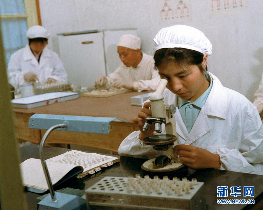 （紅土地&ldquo;往事新說(shuō)&rdquo;&middot;圖文互動(dòng)）（10）昔日送&ldquo;瘟神&rdquo;  今朝健康促小康