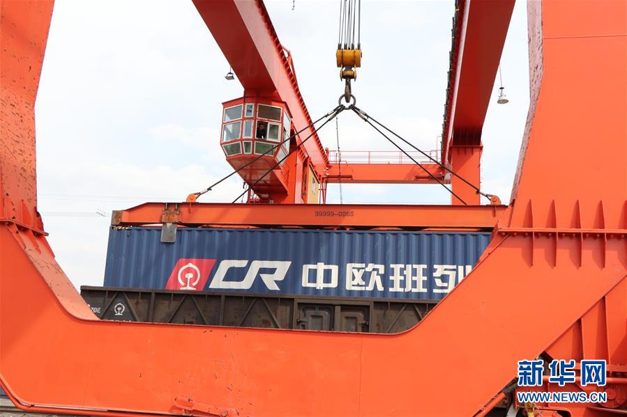 (圖文互動)(1)鐵路貨場三十余載 見證外貿(mào)發(fā)展變化