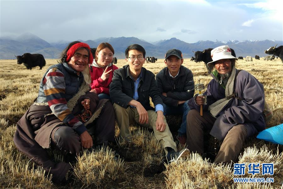 （在習(xí)近平新時代中國特色社會主義思想指引下&mdash;&mdash;新時代新作為新篇章&middot;總書記關(guān)心的百姓身邊事&middot;圖文互動)（1）&ldquo;我走進(jìn)大山，是為了讓你走出大山&rdquo;&mdash;&mdash;大學(xué)生支教故事