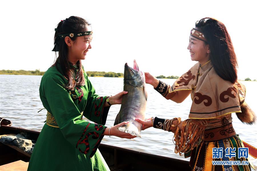 （新華全媒頭條&middot;圖文互動）（9）讓各民族手足相親守望相助&mdash;&mdash;以習(xí)近平同志為核心的黨中央關(guān)心少數(shù)民族和民族工作紀(jì)實(shí)