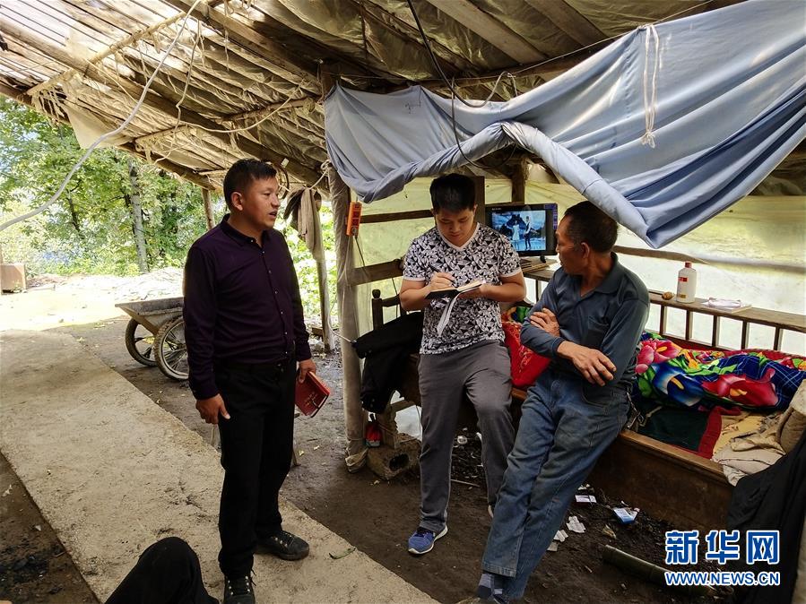 (新華全媒頭條·圖文互動(dòng))(5)永不歸來(lái)的“戰(zhàn)士”——追記倒在脫貧攻堅(jiān)一線的貴州沿河縣駐村第一書記文偉紅