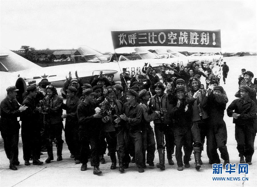 （新華全媒頭條&middot;人民空軍70年&middot;圖文互動(dòng)）（4）陽(yáng)光照耀奮飛的航程&mdash;&mdash;黨中央、中央軍委和習(xí)主席關(guān)心人民空軍建設(shè)發(fā)展紀(jì)實(shí)