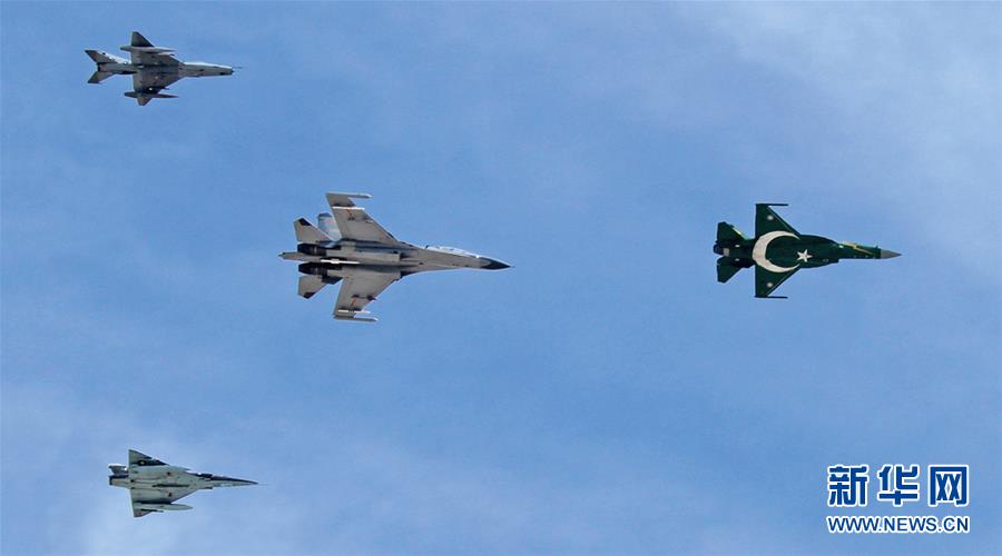 （新華全媒頭條&middot;人民空軍70年&middot;圖文互動(dòng)）（8）陽(yáng)光照耀奮飛的航程&mdash;&mdash;黨中央、中央軍委和習(xí)主席關(guān)心人民空軍建設(shè)發(fā)展紀(jì)實(shí)