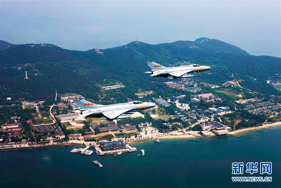 （新華全媒頭條&middot;人民空軍70年&middot;圖文互動(dòng)）（11）陽(yáng)光照耀奮飛的航程&mdash;&mdash;黨中央、中央軍委和習(xí)主席關(guān)心人民空軍建設(shè)發(fā)展紀(jì)實(shí)