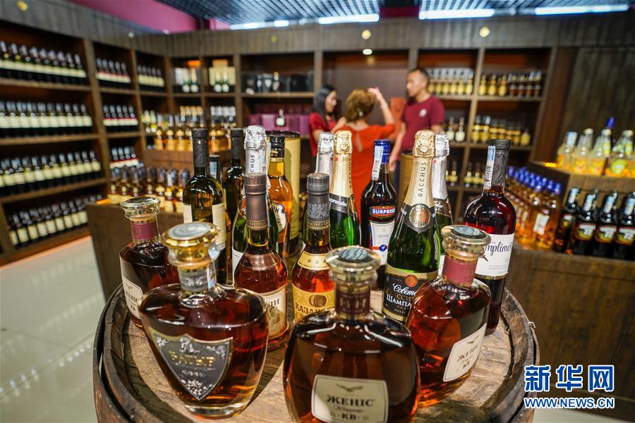 （在習近平新時代中國特色社會主義思想指引下&mdash;&mdash;新時代新作為新篇章&middot;總書記關(guān)切開放事&middot;圖文互動）（4）開放，讓迢迢邊關(guān)擁有穩(wěn)穩(wěn)幸福&mdash;&mdash;來自內(nèi)陸沿邊開放小城的故事