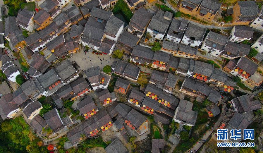 （圖文互動(dòng)）（1）鄉(xiāng)村攝影師、鄉(xiāng)村&ldquo;模特&rdquo;、民宿店主&mdash;&mdash;鄉(xiāng)村旅游推動(dòng)婺源農(nóng)民生活方式發(fā)生新變化