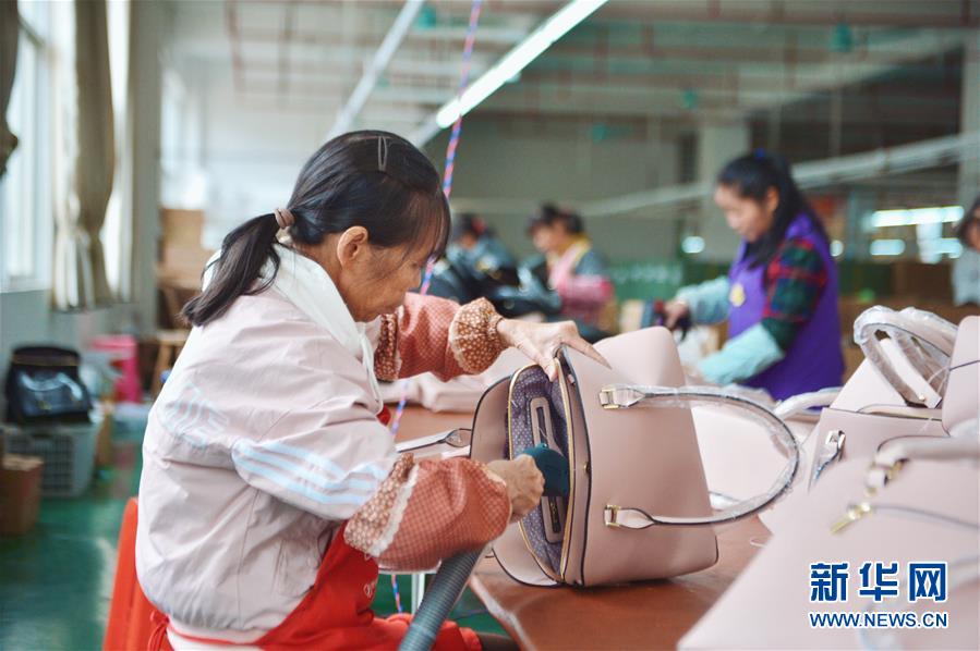 （圖文互動(dòng)）（3）人回鄉(xiāng)、錢回流、企回遷&mdash;&mdash;一個(gè)大石山區(qū)貧困縣的返鄉(xiāng)創(chuàng)業(yè)故事 