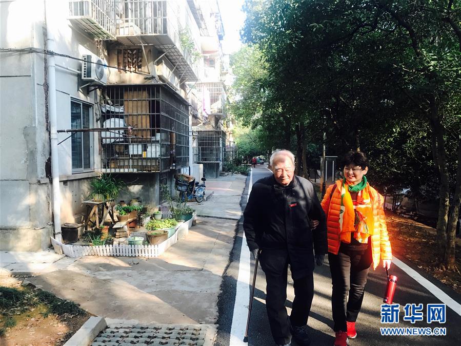 （新華全媒頭條&middot;圖文互動）（8）滄海橫流 信仰彌堅&mdash;&mdash;記共產(chǎn)黨員、湘潭大學(xué)九旬教授滄南